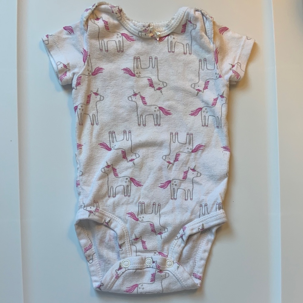 😊FREE😊 Carter's Pink and White Unicorn Baby Bodysuit size 3m